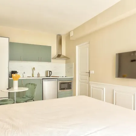 Le Louvois - A Proximite Du Chateau Lejlighed *
