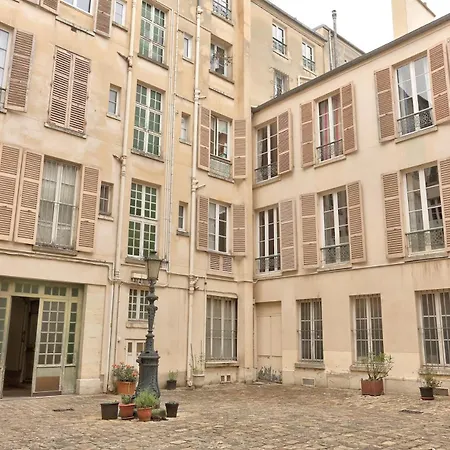 Le Louvois - A Proximite Du Chateau