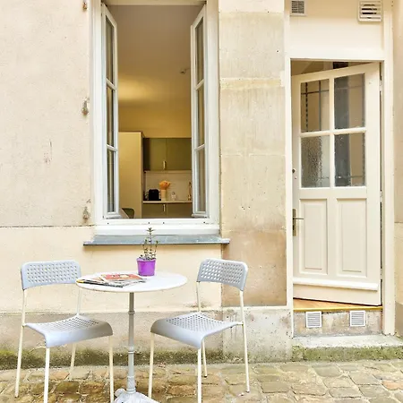 Le Louvois - A Proximite Du Chateau *